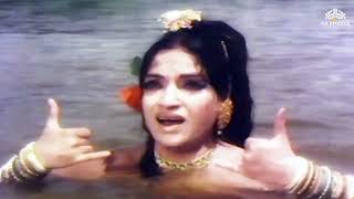 Dere Kanha Dere Choli An Lugadi  Pinjara  Sandhya  Lata Mangeshkar  Marathi Song [upl. by Enetsirk990]