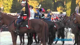 DIVERTENTE cavallo imbizzarrito durante la festa dei Carabinieri [upl. by Sabanrab]