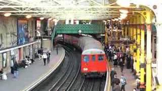 Farringdon Station  London Underground platforms [upl. by Osmo]