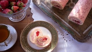 Erdbeerroulade mit amerikanischer Buttercreme und Götterspeise Rezept und Video [upl. by Adlev]