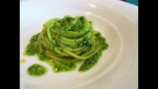 Kako napraviti pesto alla GenoveseHow to make pesto alla Genovese [upl. by Stempson]