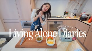 Living Alone Diaries  Escaping the cold by cooking and binge watching shows cozy holiday in NYC [upl. by Joshuah]