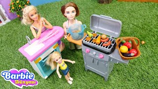 Barbie oyunları Barbie Ailesi bahçede mangal yapıyor Barbie videoları [upl. by Esinaj]