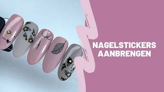 Nagelstickers aanbrengen [upl. by Angadresma337]