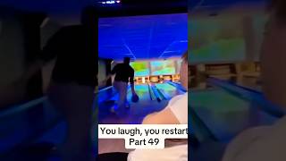 Giocare a Bowling shorts tiktok tiktokitalia videodivertenti videocomici risate ridere [upl. by Enorahs]