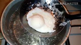 طريقة تحضير البيض المقلي في الماء loeuf poché  pouched eggs 🍳 [upl. by Marler]