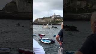 Encalla un velero en el puerto de Tapia de Casariego [upl. by Lehplar582]