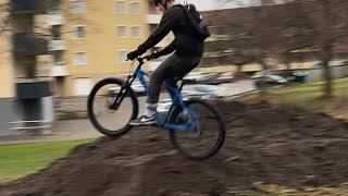 Cykel dirt jumping i staden [upl. by Peppie727]