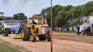 Chamberlain C6100 driven by Meg Dalling from Mundoora Mundoora Vintage Tractor Pull Australia 2 [upl. by Haslett]