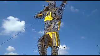 Instalación de la escultura en honor al Gran Cacique Guaicaipuro en Caracas [upl. by Aelegna]