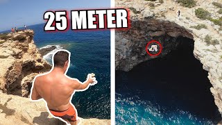 Machen die Knie mit  Massiver 25 Meter Klippensprung auf Mallorca [upl. by Arimaj]