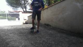 Tuto  Faire un 180 en trottinette sur un plan incliné  Tuto trottinette freestyle [upl. by Ellinehc731]