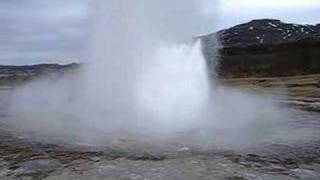 Ijsland geiser Strokkur [upl. by Akemrehs]