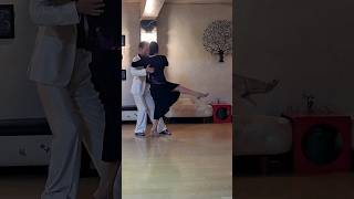 탱고레슨 amp 스텝 tango lesson y step kick boleo y enganche con volcada 조이 [upl. by Ennaeilsel753]