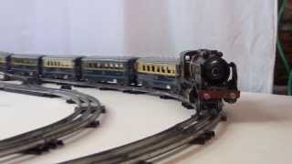 Locomotive vapeur Flechette 220 JEP tractant des voitures CIWL Hornby [upl. by Ardisi]