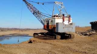 Northwest 9570 dragline feeding gravel crusher [upl. by Angie]