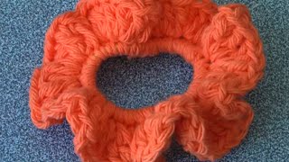 How to crochet a Scrunchie super easy [upl. by Noirrad497]