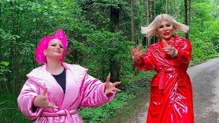 2 bekloppte Barbies spazieren auf Sicherheitsabstand im Wald RaffasPlasticLife am randalieren [upl. by Whitcomb]