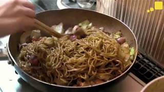 Cómo cocinar fideos yakisoba  eDreams [upl. by Yarvis]