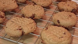 PEANUT BUTTER CHOCOLATE CHIP COOKIES ONLY 4 INGREDIENTS [upl. by Arema]