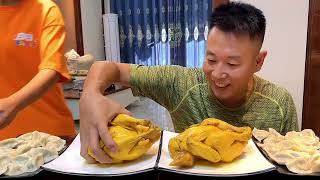 吃独食的人，就是欠收拾eating showeating challengehusband and wife eating foodeatingmukbang asmr eating [upl. by Elisabeth]