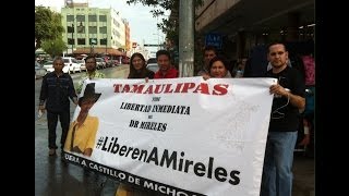 Manifestación exigiendo la liberación del Dr Mireles Nuevo Laredo LiberenaMireles [upl. by Avid376]