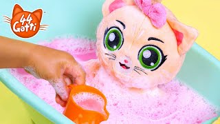 44GattiIT  Facciamo il bagnetto ai Buffycats 🛁😺 con tanta schiuma e acqua colorata [upl. by Salita55]