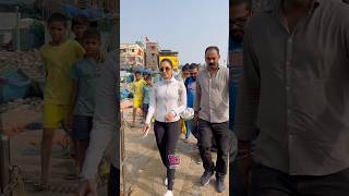 Kiara Advani takes a breezy stroll at Versova Jetty exuding effortless elegance by the sea [upl. by Nosniv]