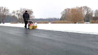 Zametací kartáč VARI CB1000 při údržbě ledových ploch [upl. by Chipman]