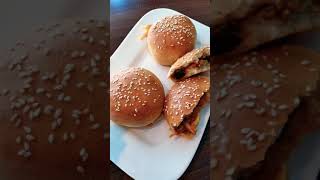 Cheeseburger Brötchen Rezept [upl. by Jerrilee58]