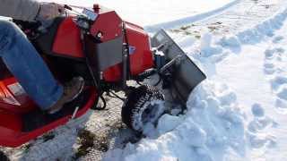 Rasentraktor mit hydraulischem Schneeschild [upl. by Savinirs]