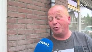 Wijk in Deventer breit sjaal van drie kilometer voor Go Ahead Eagles [upl. by Akcinehs642]