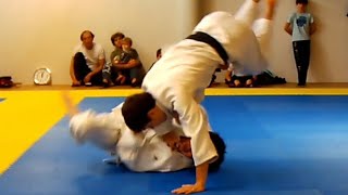 Pierre Paulin démontre des techniques au sol et de Grappling en JUDO [upl. by Dagley]