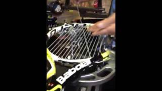 Bespannen tennisracket part4 [upl. by Ahtilat]