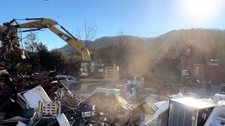 Cat 323F ￼Excavator loading scrap [upl. by Carthy215]