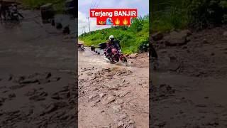 TERJANG BANJIR PAKAI MOTOR VIXION 😱💪 motorbike viral fyp [upl. by Dory]