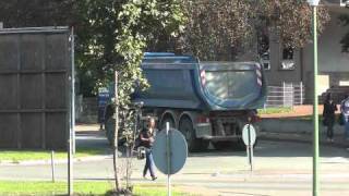 Ein Mercedes Benz Actros 8x8 Kipper LKW [upl. by Iemaj]