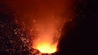 Observation des explosions du volcan Yasur mai 2016 [upl. by Tarra]