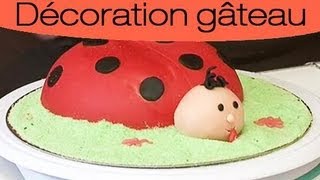 Comment faire une décoration en coccinelle sur un gateau [upl. by Adlay669]