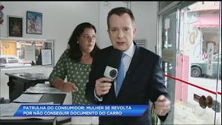 Patrulha do Consumidor dona de casa paga pelo documento do carro mas não o recebe [upl. by Kwei]