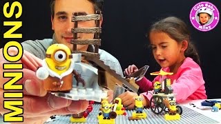 Minions Mega Bloks Sammelfiguren amp Spielset Schneeballschlacht  Kinderkanal [upl. by Aynotan]