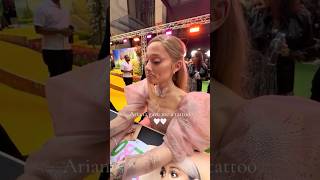 Ariana Grande DRAWS tattoos for fans at wicked premiere [upl. by Krigsman]