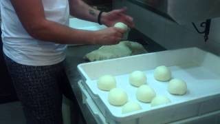 PREPARAZIONE PANETTI DI PIZZA [upl. by Sollows]