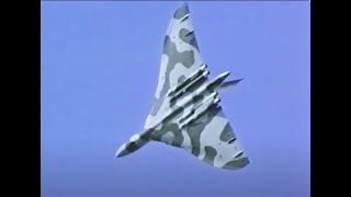 Vulcan XH558 Display  Woodford 1990 [upl. by Angus]