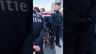 Une manifestation en plein ville de Bruxelles [upl. by Eyahsal]