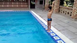 6 yr kid Crossed full Pool Underwater  unbelievable underwater swimming [upl. by Asserac]