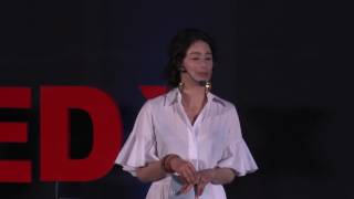 Hay Dos Caminos O te quedas o te paras y sigues  Natalia Ponce de León  TEDxRiohacha [upl. by Pang]