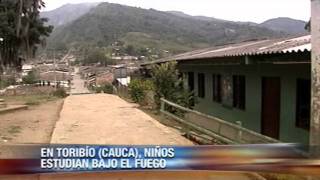 En Toribío Cauca los niños estudian bajo el fuego [upl. by Ynahirb]