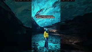 Como é visitar uma caverna de gelo azul na Islândia islandia shorts icecave iceland [upl. by Burck630]