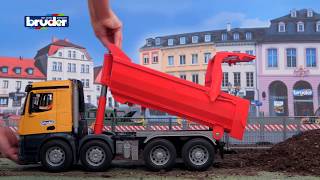 MercedesBenz Arocs Halfpipe KippLKW  03623  BRUDER Spielwaren [upl. by Moselle984]